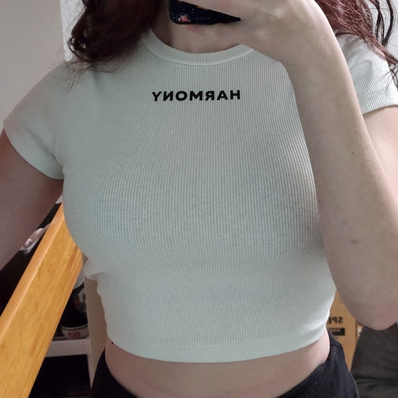 Cropped backless shirt - Picture 2 of 4